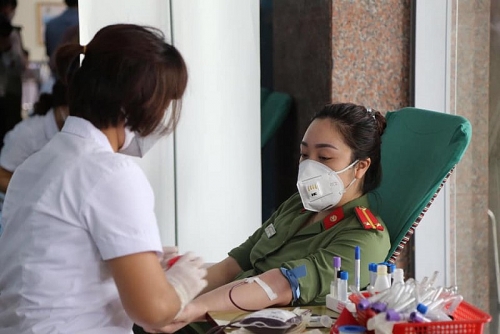 Hàng nghìn chiến sĩ Công an Hà Nội tham gia hiến máu