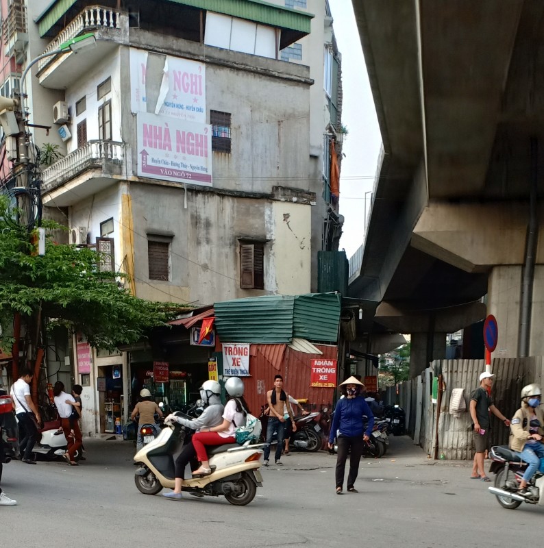 Bát nháo tình trạng trông giữ xe khu vực đầu ngõ 72 Nguyễn Trãi
