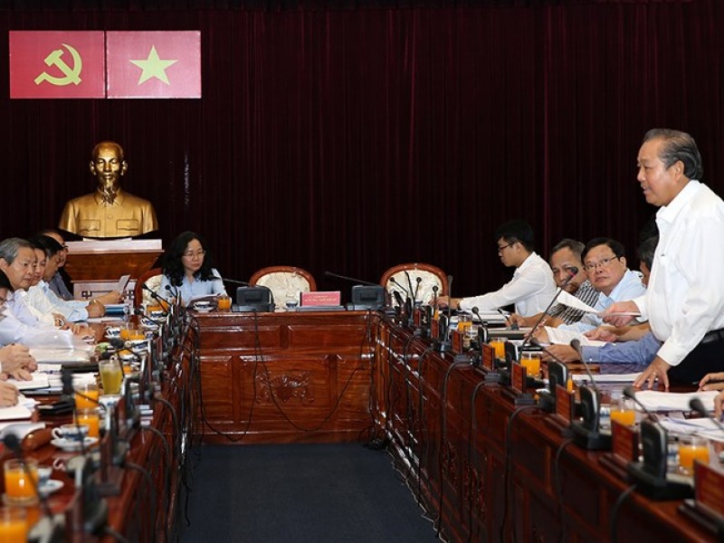 Phó Thủ tướng Trương Hòa Bình làm việc với Ban Thường vụ Thành ủy TPHCM