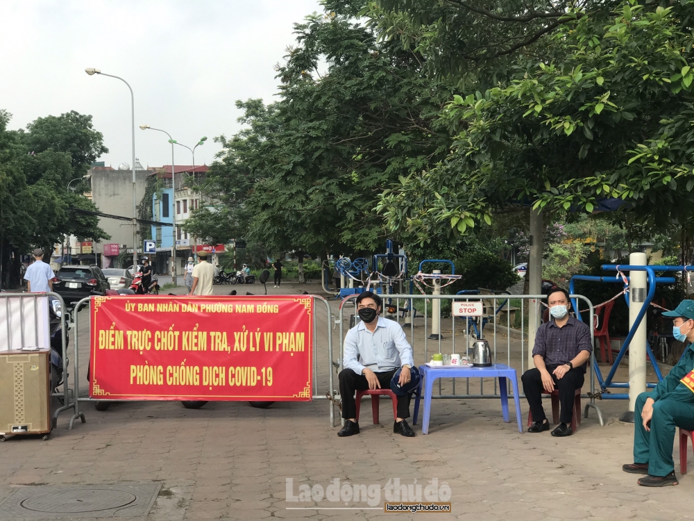 Tràn lan hình ảnh người dân không đeo khẩu trang nơi công cộng: Không thể “nhờn luật”