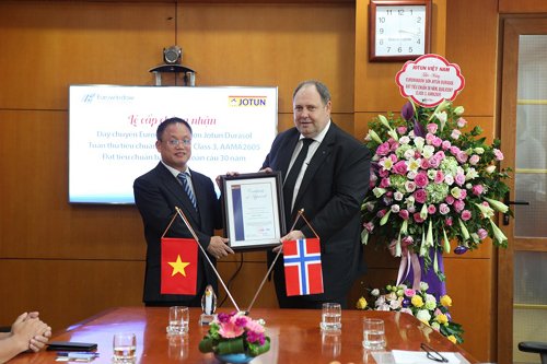 eurowindow nhan chung chi bao hanh 30 nam cua jotun durasol