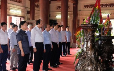 Thủ tướng Nguyễn Xuân Phúc thăm các địa chỉ đỏ tại Nghệ An