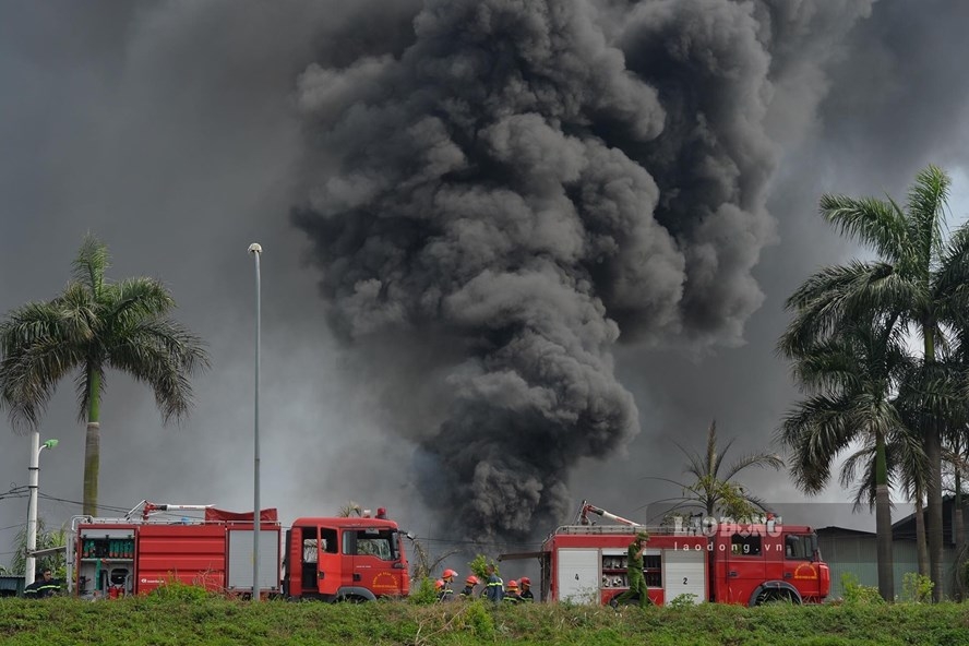 Cháy kho hóa chất ở Long Biên: Nguyên nhân do chập điện