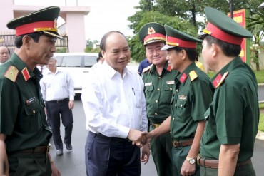 Thủ tướng thăm cán bộ chiến sĩ Binh đoàn 16