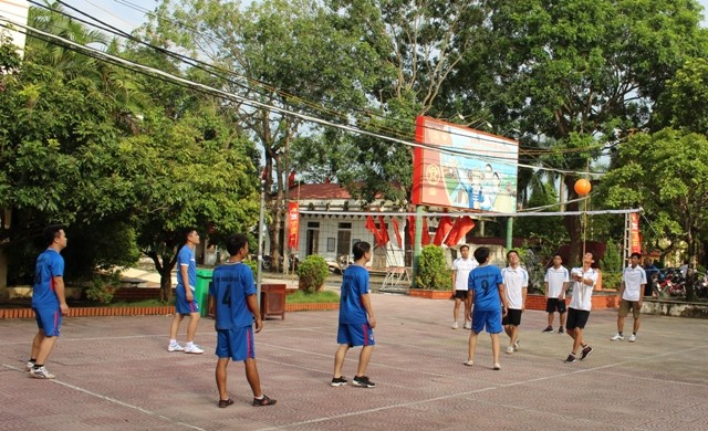 Huyện đoàn Phú Xuyên tổ chức giải bóng chuyền hơi chào mừng  Quốc Khánh