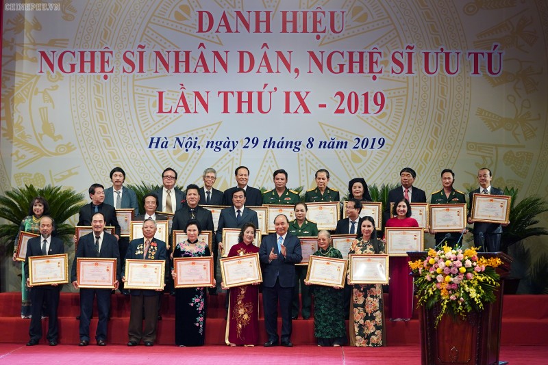 Thủ tướng dự lễ trao tặng danh hiệu nghệ sĩ Nhân dân và nghệ sĩ Ưu tú