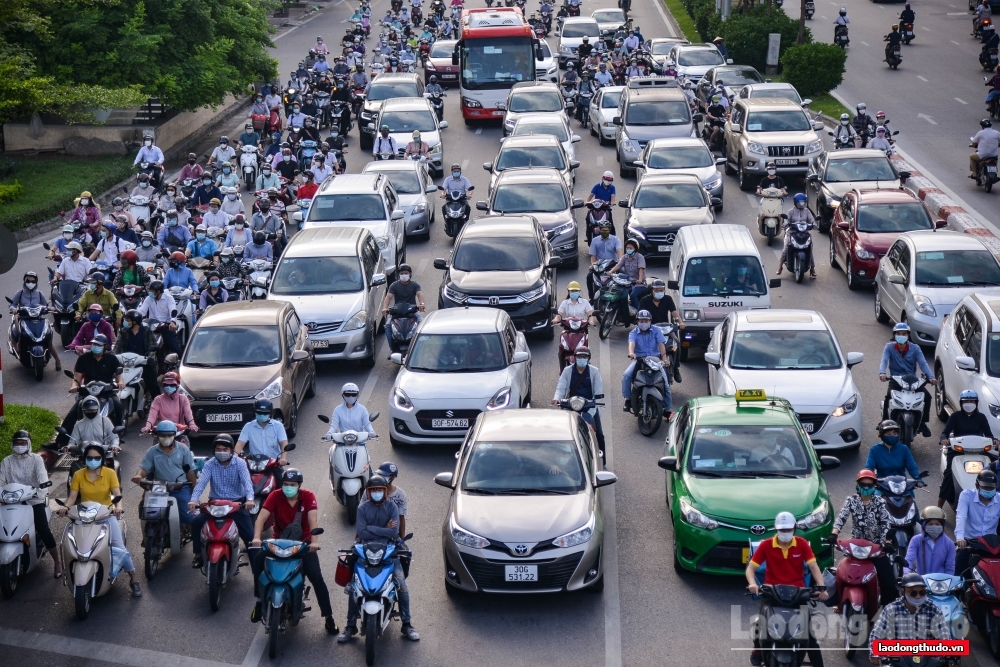 Người dân vẫn “đổ” ra đường: Cần hơn nữa ý thức của chủ sử dụng lao động