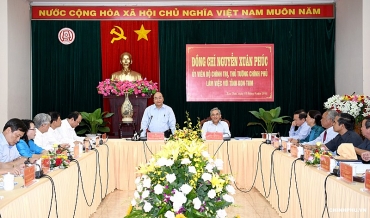 Thủ tướng Nguyễn Xuân Phúc: Kon Tum cần tìm nguồn lực để nâng cao dân trí