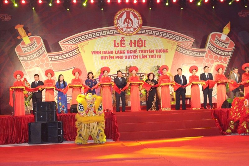 Tưng bừng Lễ hội vinh danh làng nghề truyền thống Phú Xuyên