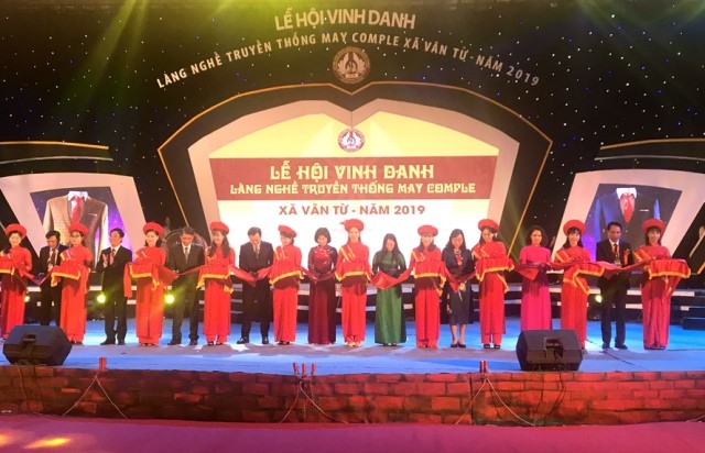 Khai mạc lễ hội vinh danh làng nghề truyền thống may comple xã Vân Từ