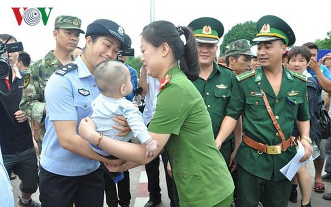 du do phu nu mang thai ra nuoc ngoai de ban tre so sinh