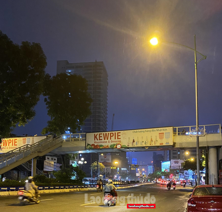 Cầu vượt, hầm đường bộ ở Hà Nội đang bị “lãng quên”