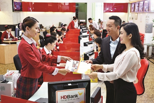 HDBank giảm sâu lãi suất vay đến 4,5%, hỗ trợ khách hàng vượt khó