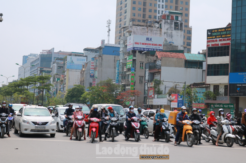 Ảnh: Đường phố Hà Nội ngày cuối thực hiện cách ly xã hội