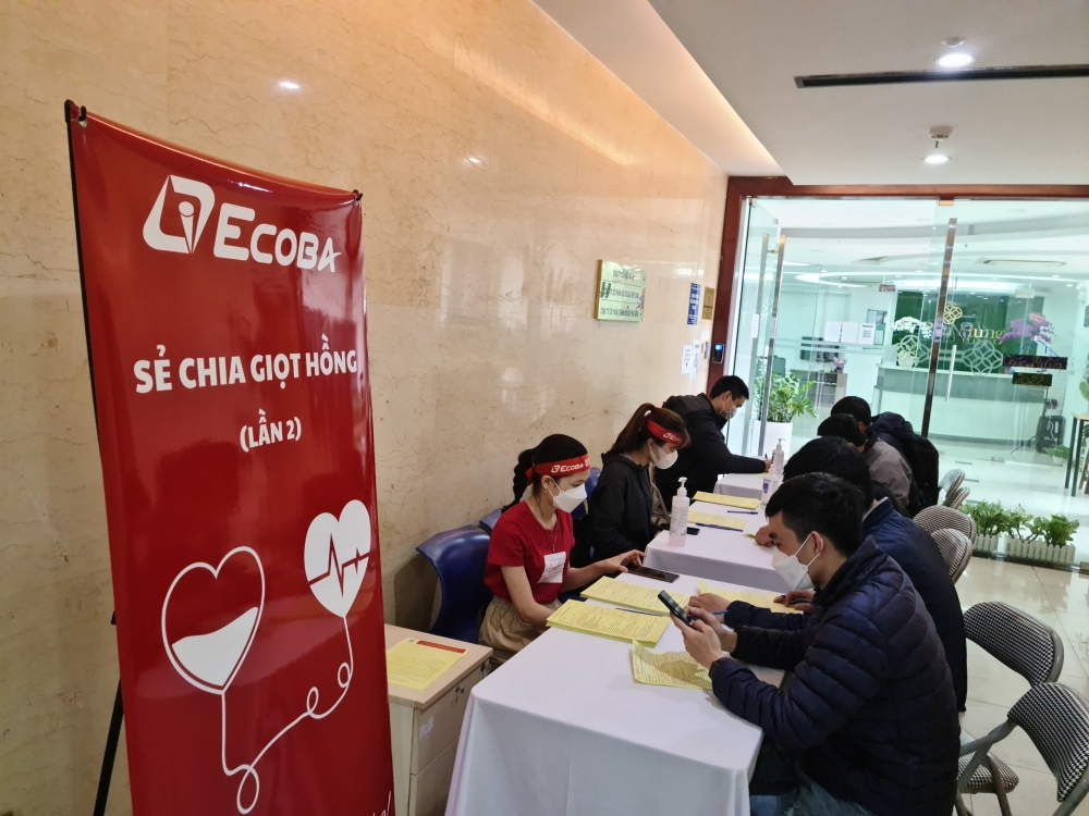 Cán bộ, đoàn viên Công đoàn Công ty CP Ecoba sẻ chia giọt máu hồng