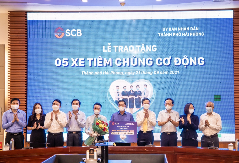 SCB trao tặng thành phố Hải Phòng 5 xe tiêm chủng cơ động