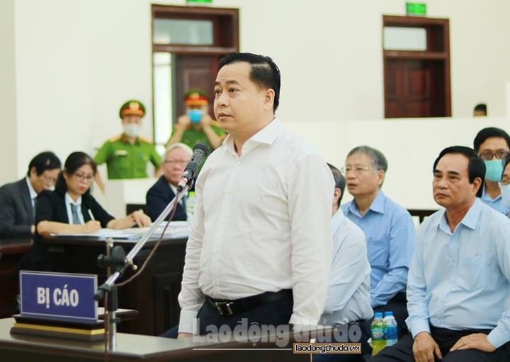 Phan Văn Anh Vũ và nguyên Phó Tổng Cục trưởng Tổng cục Tình báo hầu tòa