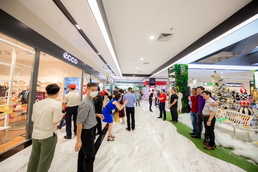 Những hình ảnh sôi động ngày đầu Menas Mall Saigon Airport mở cửa trở lại