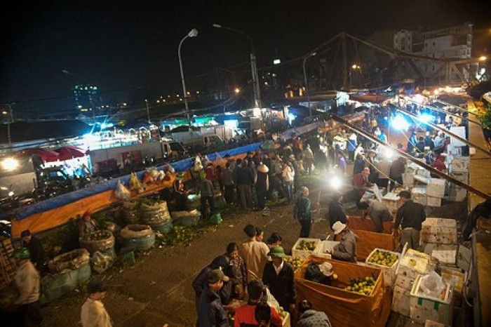 Quy định mức thu phí tại chợ Long Biên, quận Ba Đình