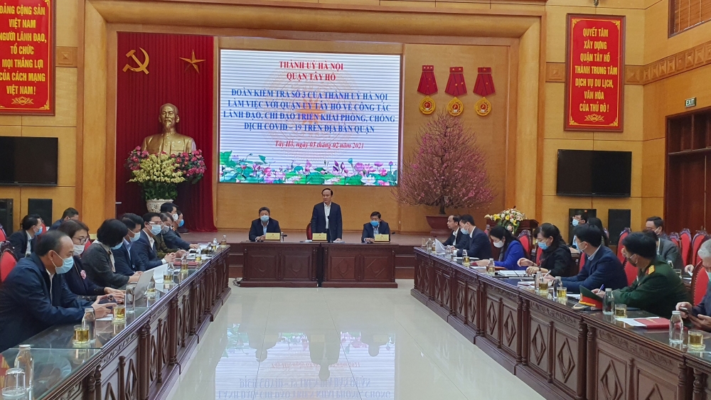 Đồng chí Nguyễn Ngọc Tuấn kiểm tra công tác phòng chống dịch Covid -19 tại quận Tây Hồ và Hoàn Kiếm