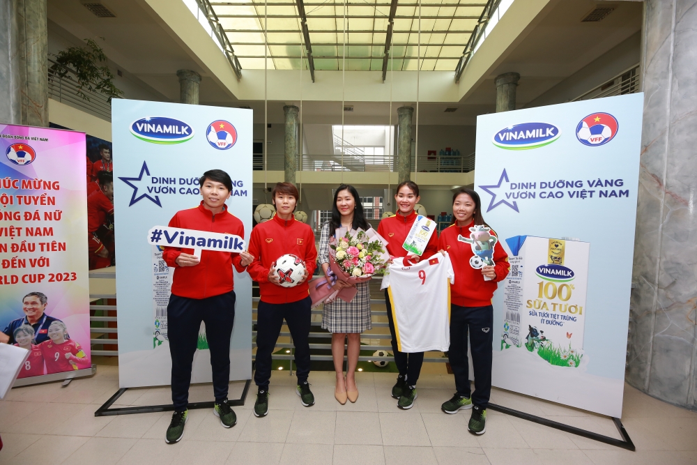 Vinamilk trao thưởng 1 tỷ đồng đến đội tuyển bóng đá nữ quốc gia