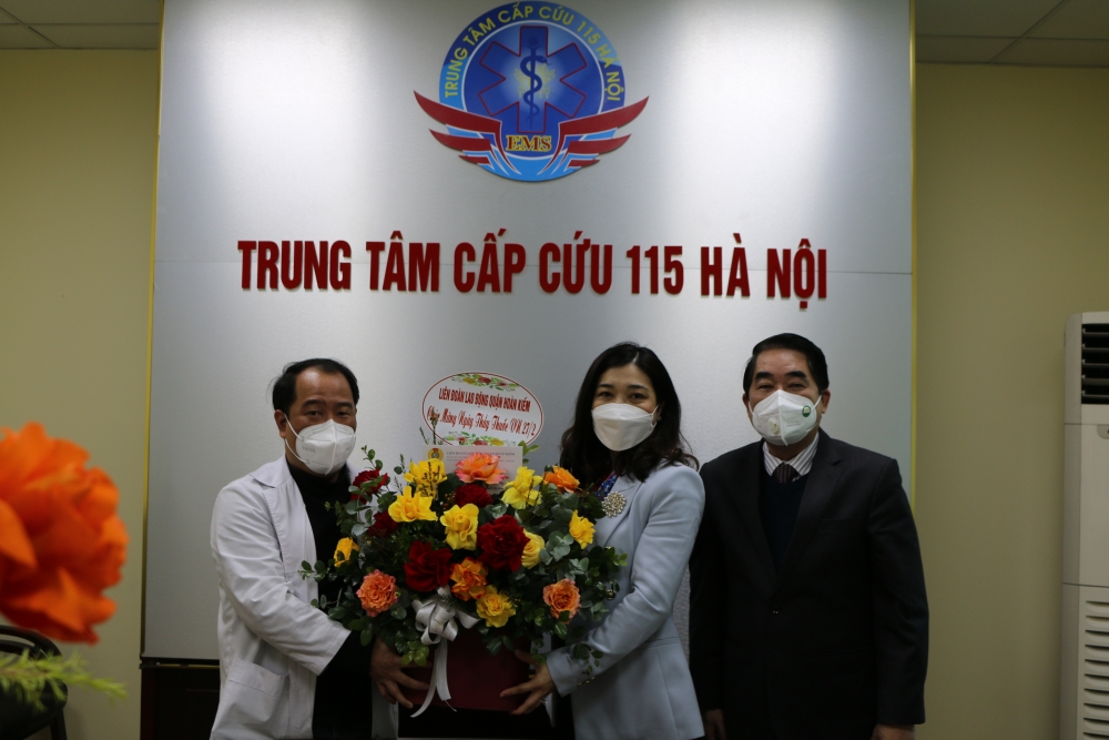 LĐLĐ quận Hoàn Kiếm: Thăm, chúc mừng đội ngũ y, bác sĩ, cán bộ, nhân viên y tế