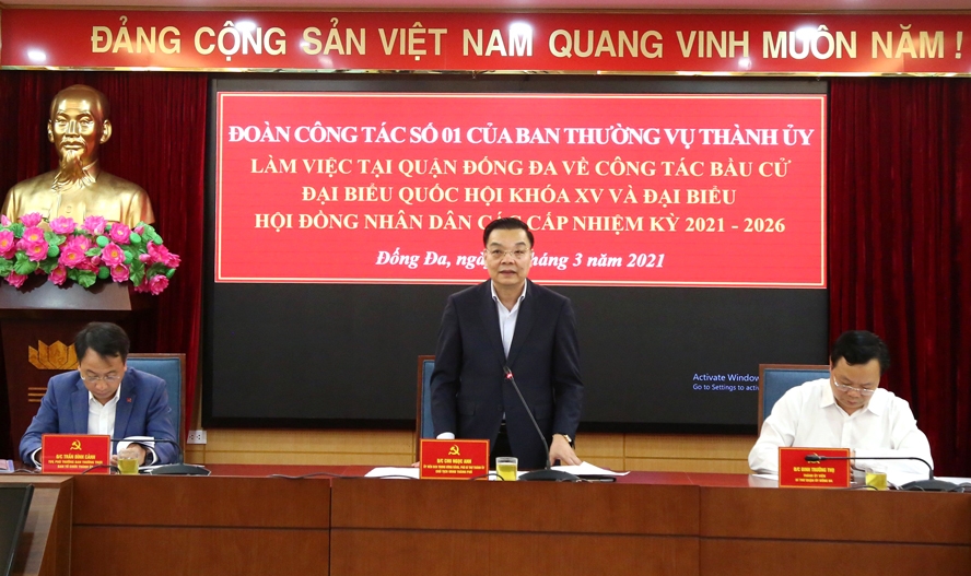 Chủ tịch Uỷ ban nhân dân Thành phố Chu Ngọc Anh kiểm tra công tác phục vụ bầu cử tại quận Đống Đa