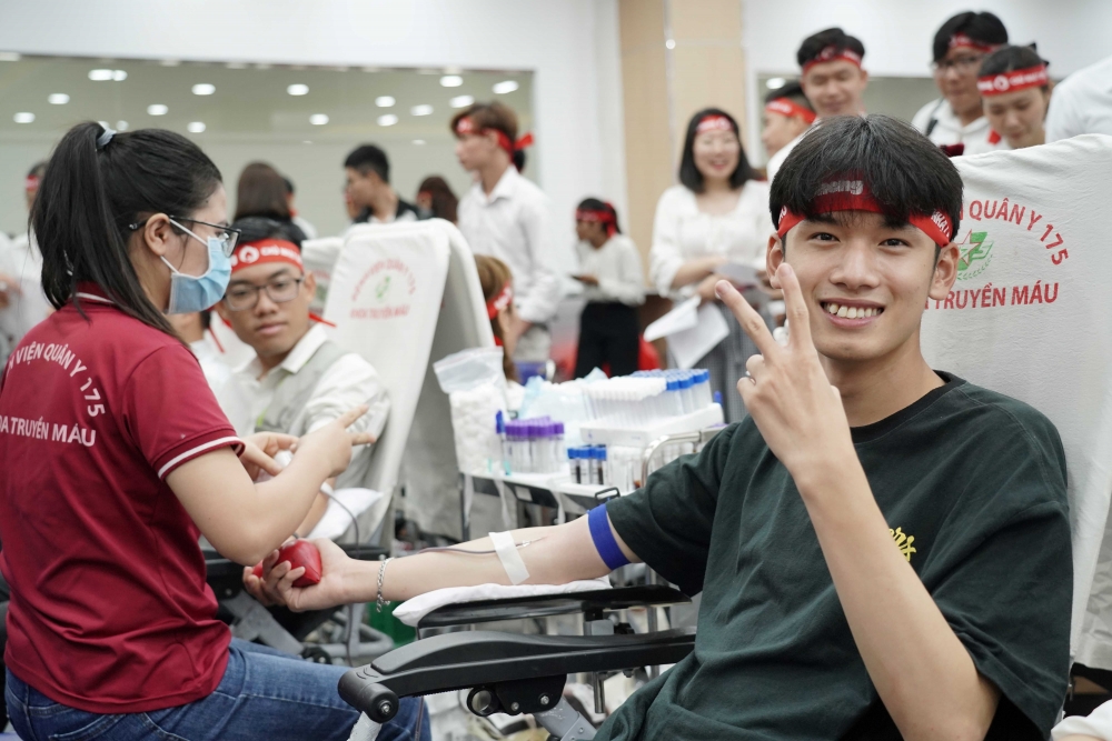 Hơn 500 nhân viên, nhà phân phối và khách hàng của Amway Việt Nam tham gia hiến máu tình nguyện