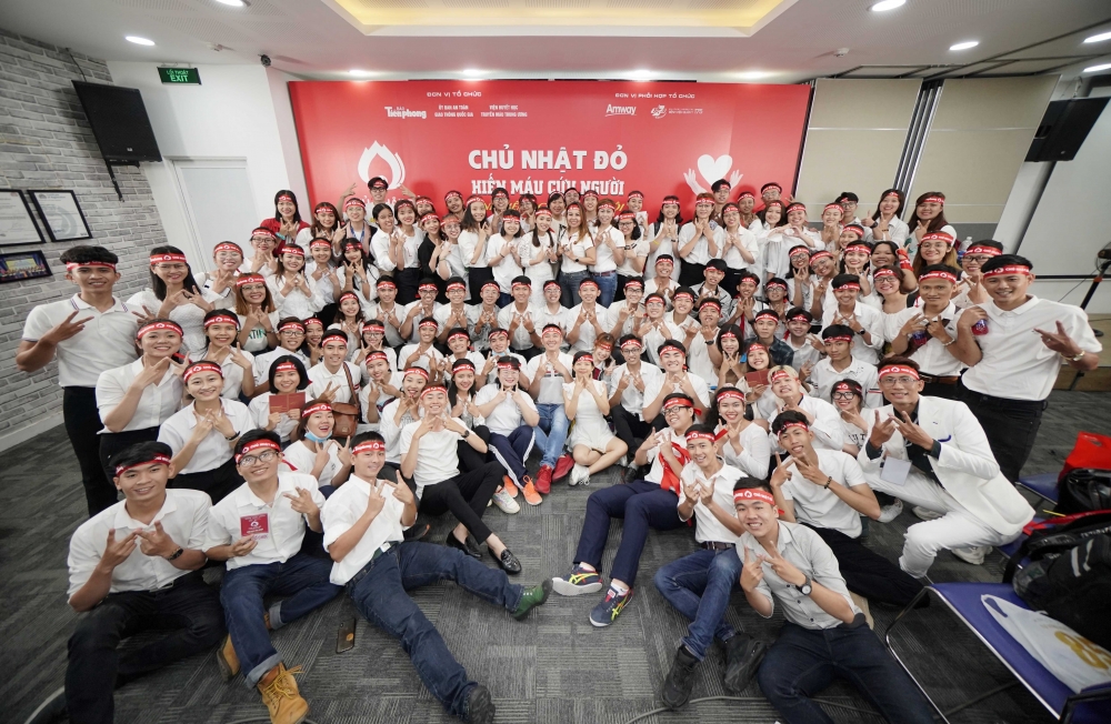 Hơn 500 nhân viên, nhà phân phối và khách hàng của Amway Việt Nam tham gia hiến máu tình nguyện