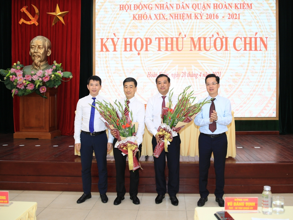 Đồng chí Nguyễn Quốc Hoàn giữ chức Phó Chủ tịch Uỷ ban nhân dân quận Hoàn Kiếm