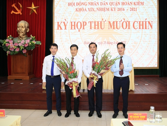 Đồng chí Nguyễn Quốc Hoàn giữ chức Phó Chủ tịch Uỷ ban nhân dân quận Hoàn Kiếm