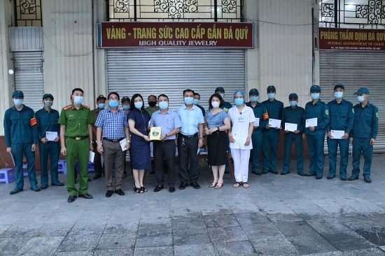Liên đoàn Lao động quận Hoàn Kiếm quyết liệt phòng, chống dịch Covid-19