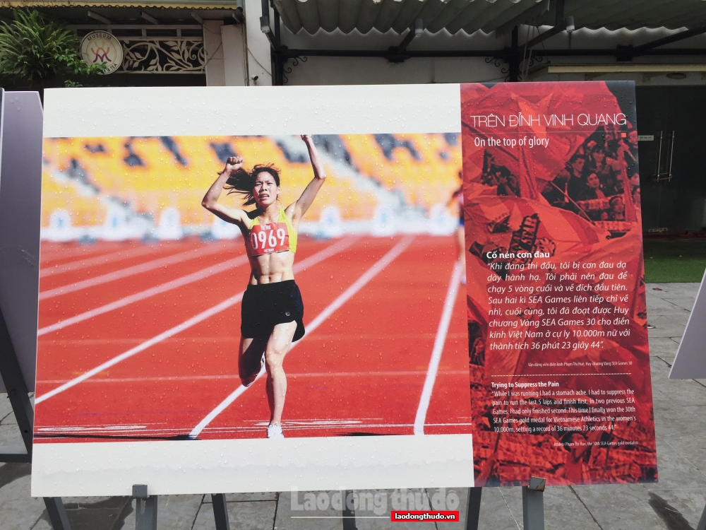 Nữ vận động viên Hà Nội thăm triển lãm “Khát vọng tỏa sáng”
