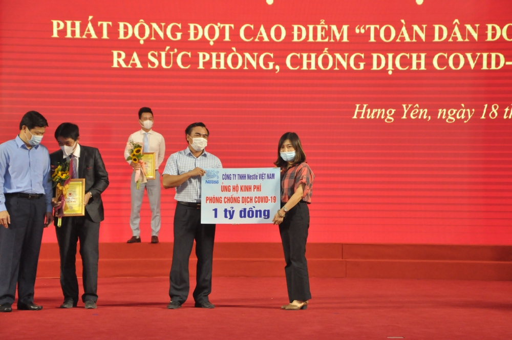 Nestlé Việt Nam ủng hộ Quỹ vắc-xin phòng, chống Covid-19