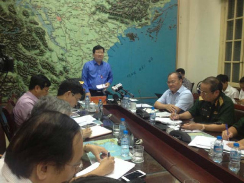 Phó Thủ tướng Trịnh Đình Dũng chủ trì cuộc họp ứng phó cơn bão số 2