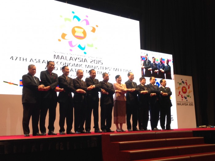 Hội nghị Bộ trưởng Kinh tế ASEAN: Quyết tâm thành lập Cộng đồng Kinh tế ASEAN vào cuối năm 2015