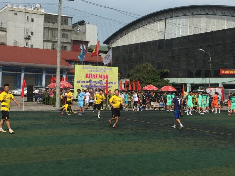 300 VĐV tham gia giải bóng đá mini công an quận Hoàn Kiếm lần thứ III