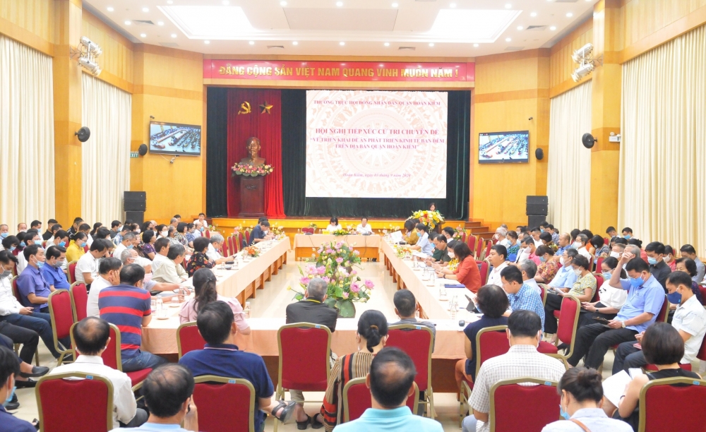 Quận Hoàn Kiếm tiếp xúc cử tri triển khai đề án phát triển kinh tế đêm