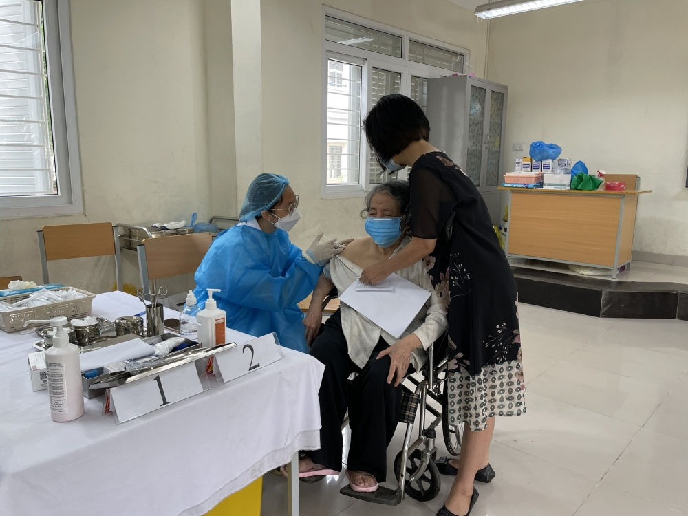 Đống Đa tiêm gần 86.000 liều vắc xin cho người dân trên địa bàn
