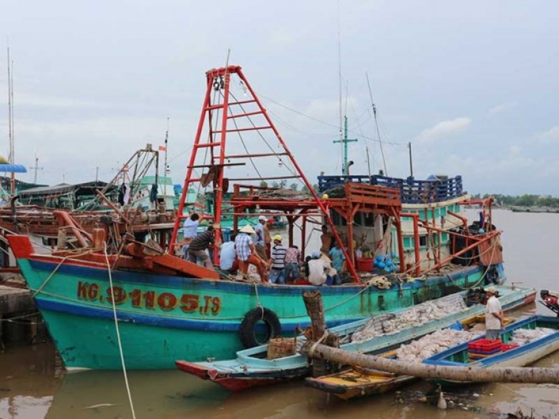 Thủ tướng chỉ đạo khẩn trương tìm kiếm các nạn nhân còn mất tích, trôi dạt trên biển