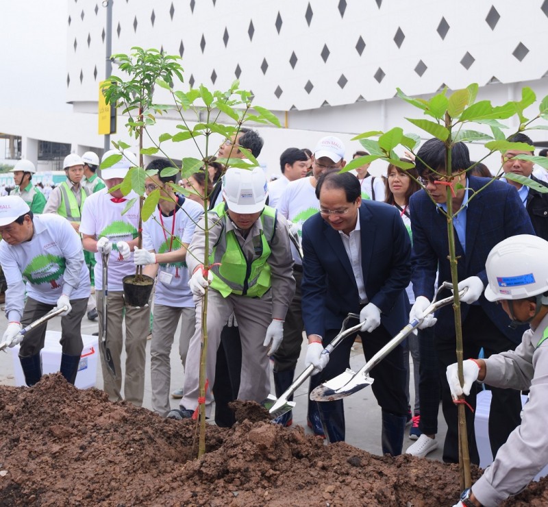 Hơn 1000 người tham gia trồng cây tại Aeon Mall Hà Đông