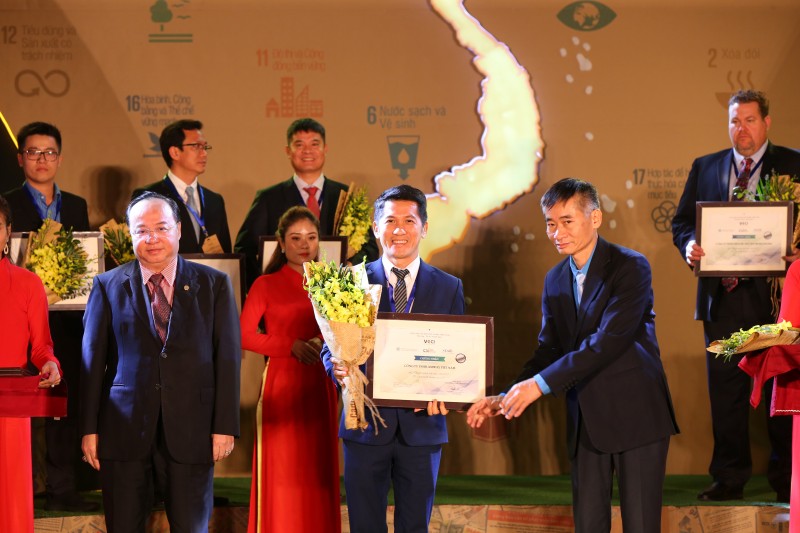 Amway Việt Nam lần thứ tư liên tiếp có mặt trong bảng xếp hạng top 100 doanh nghiệp phát triển bền vững