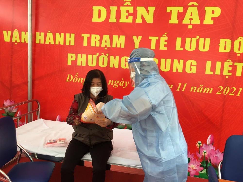 Quận Đống Đa diễn tập vận hành Trạm Y tế lưu động tại phường Trung Liệt