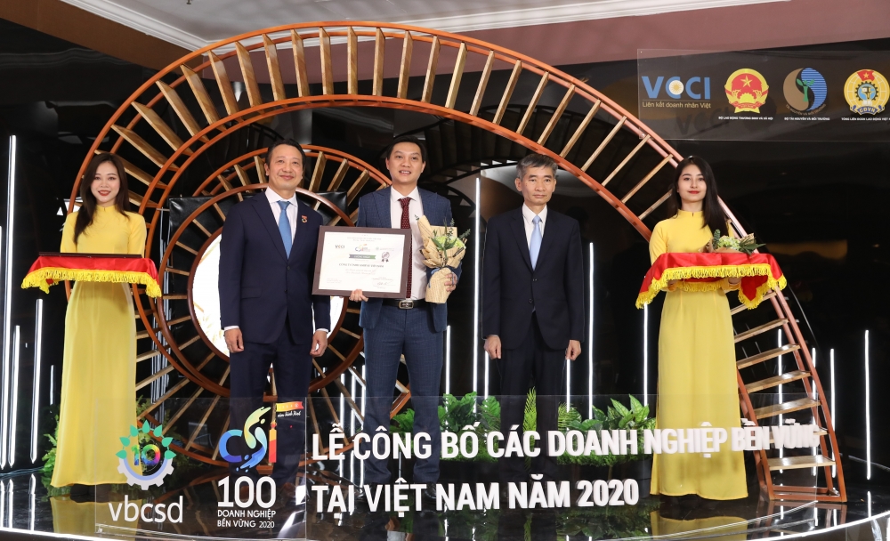 Amway Việt Nam lần thứ 5 liên tiếp được vinh danh trong 100 DN phát triển bền vững hàng đầu Việt Nam năm 2020
