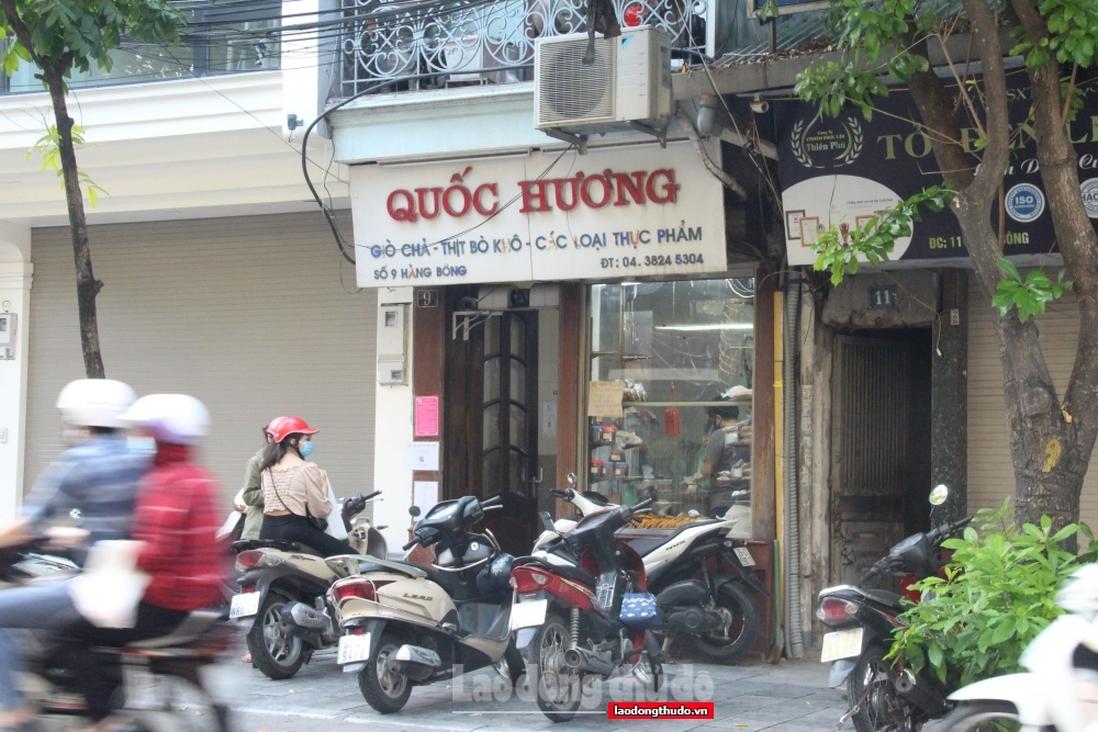 Từ 12 giờ 26/12, nhà hàng, dịch vụ ăn uống trên địa bàn quận Hoàn Kiếm chỉ bán mang về