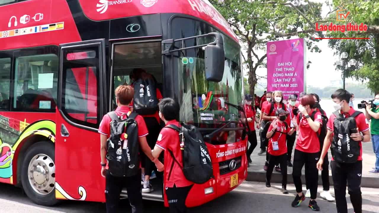 Đoàn vận động viên Thái Lan trải nghiệm du lịch Hà Nội du lịch trên xe buýt 2 tầng