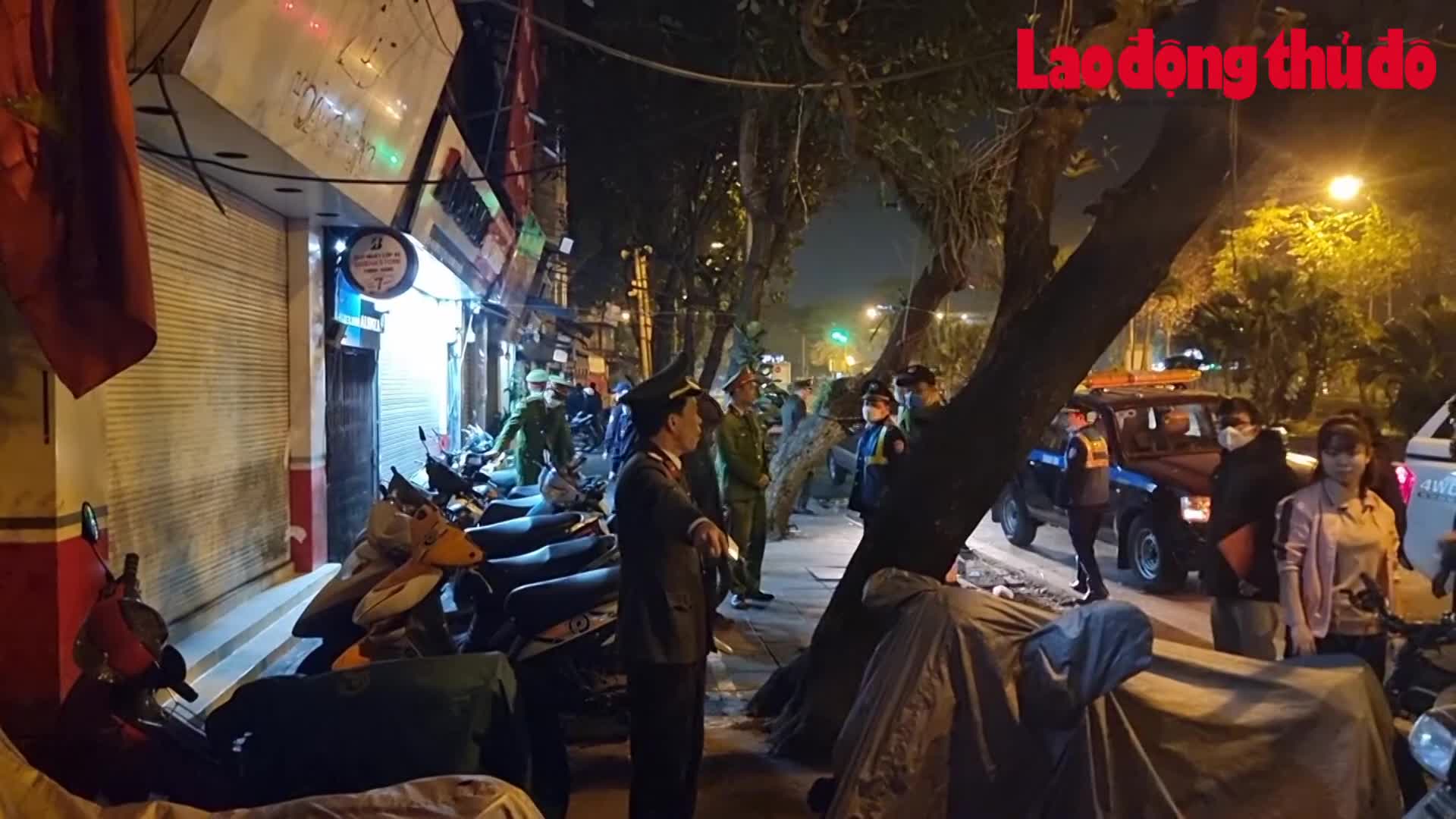 (Video) Quận Ba Đình: Xuyên đêm dẹp quán ăn vỉa hè hoạt động vi phạm trật tự đô thị