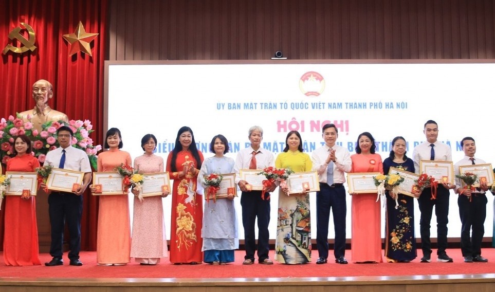 Hà Nội: Biểu dương cán bộ Mặt trận tiêu biểu giai đoạn 2019 - 2024