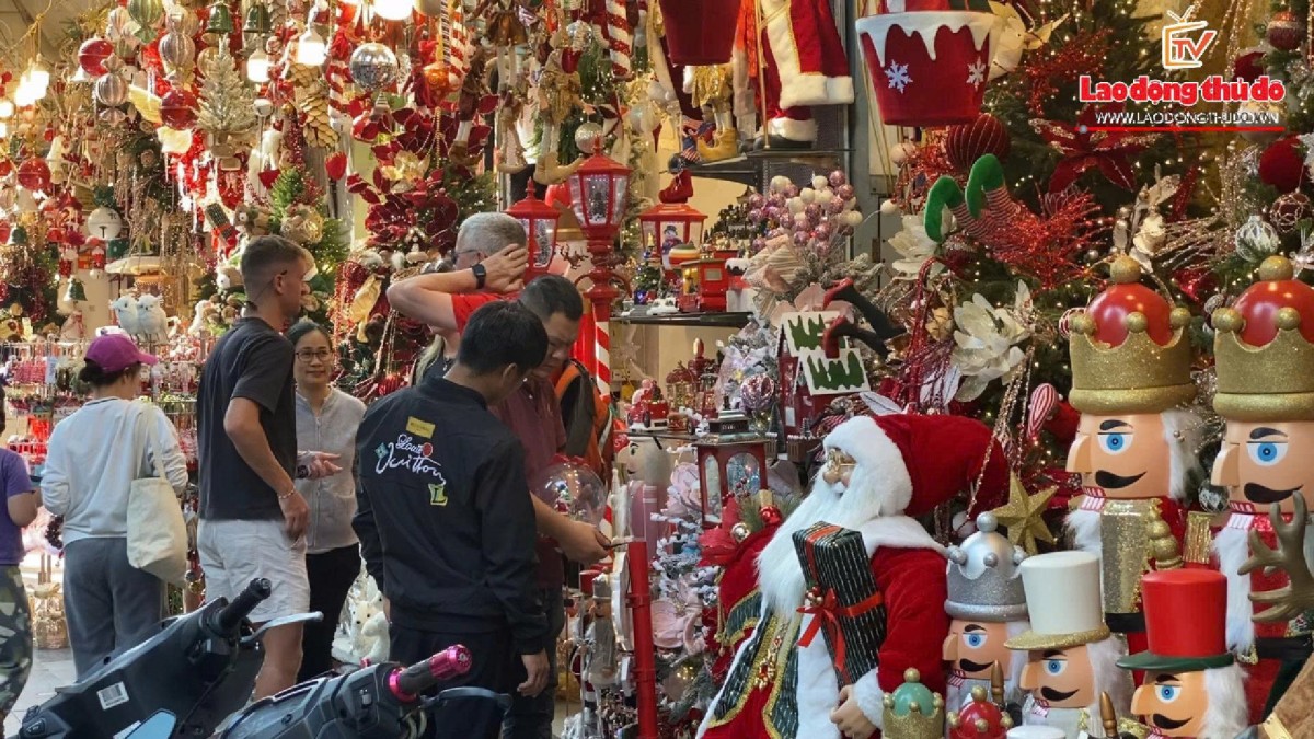 Phố Hàng Mã gọn gàng hơn sau khi dẹp vỉa hè