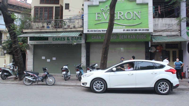 Hà Nội: Cửa hàng, quán ăn đồng loạt đóng cửa chống dịch